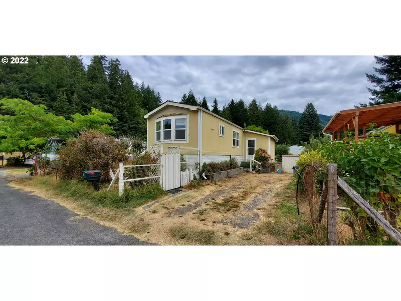 32051 WATSON LN #B, Gold Beach, OR 97444