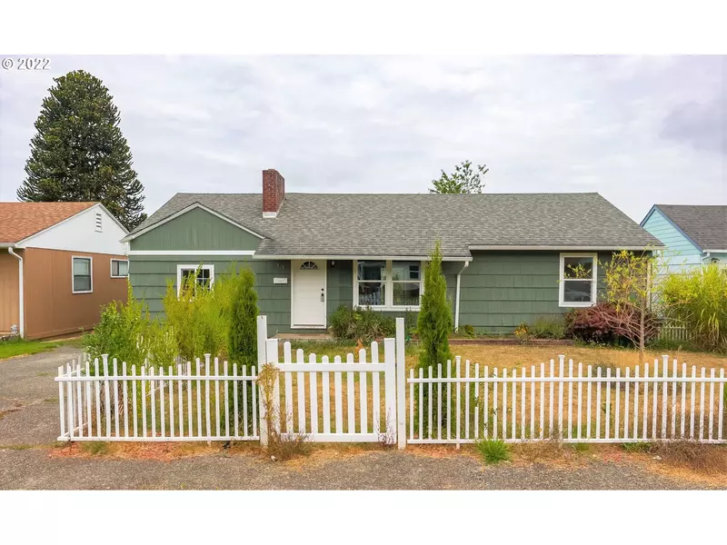 2521 GARDENS AVE, Reedsport, OR 97467