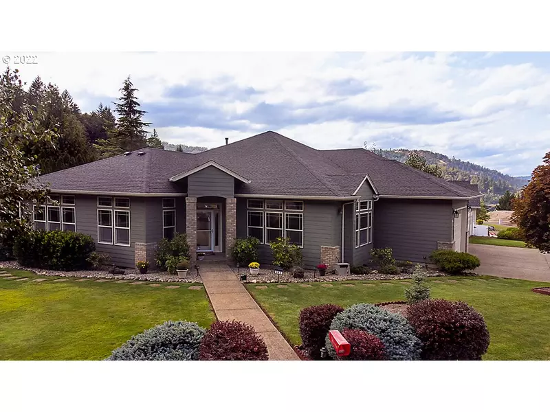 382 OAK VALLEY LOOP, Winchester, OR 97495