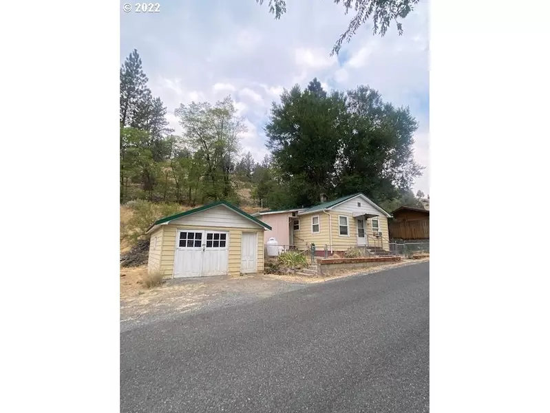 109 N HUMBOLT ST, Canyon City, OR 97820