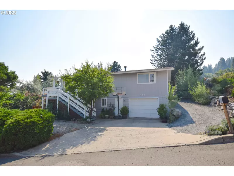 484 HAWTHORNE DR, La Grande, OR 97850