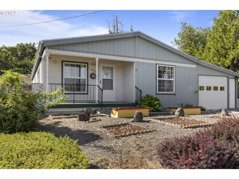 1024 E 14TH, The Dalles, OR 97058