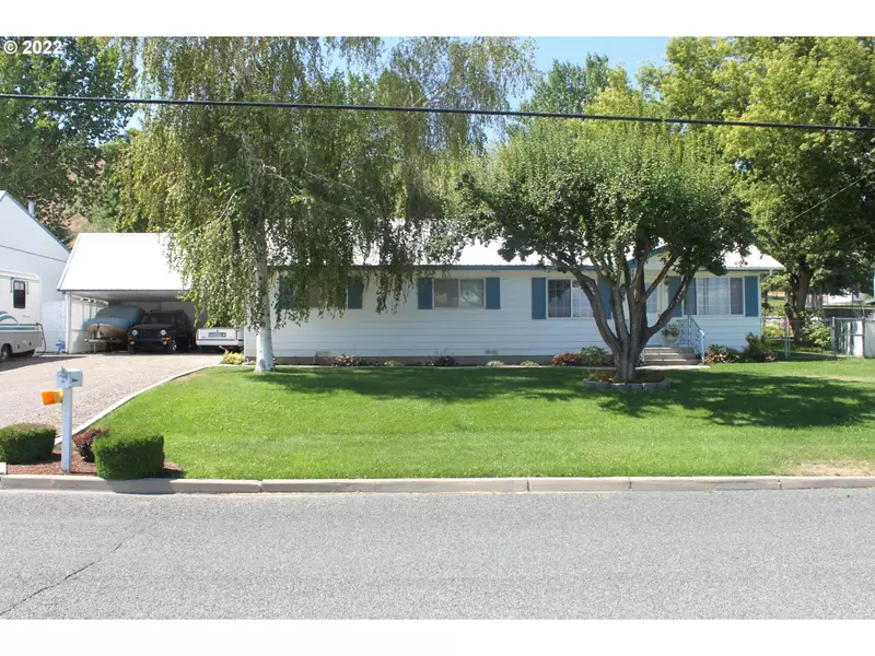 15 FOOTHILL DR, Baker City, OR 97814