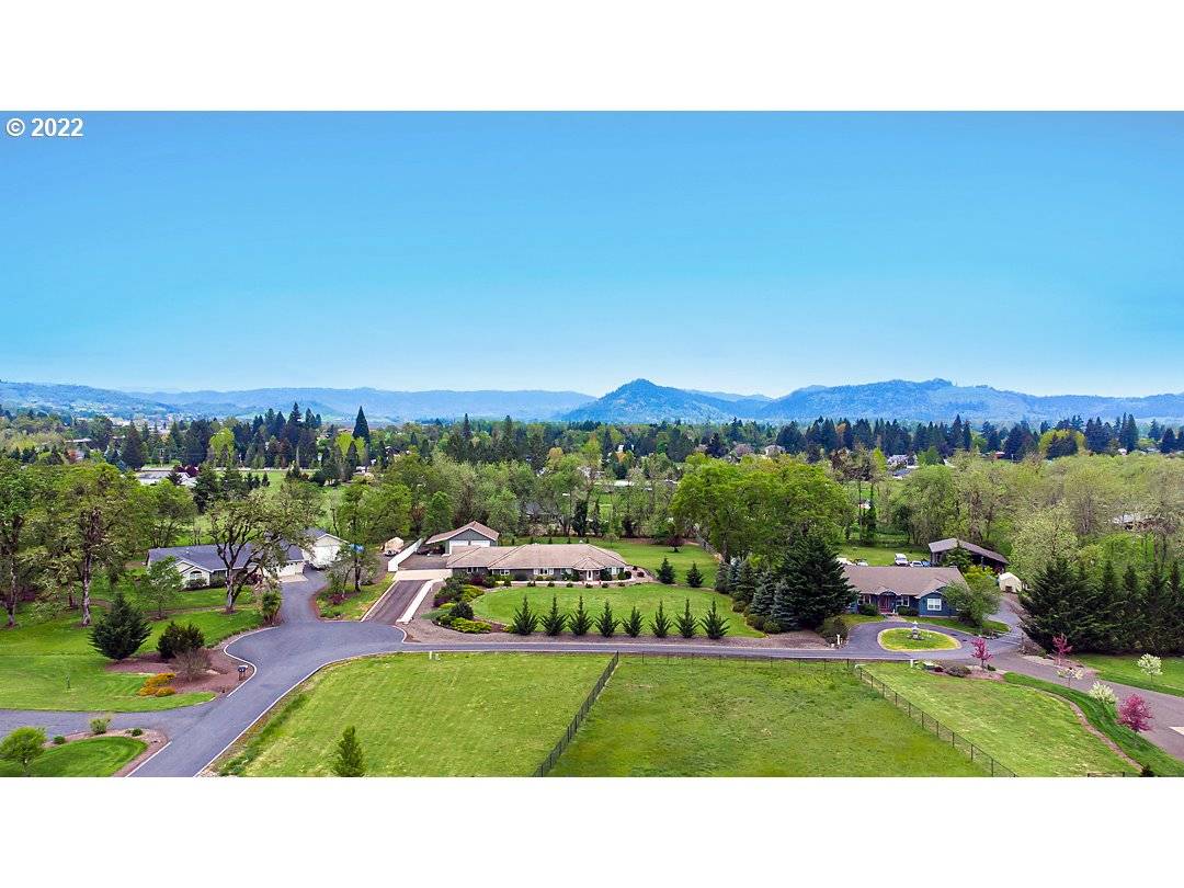 Roseburg, OR 97471,211 NIGHTHAWK LN