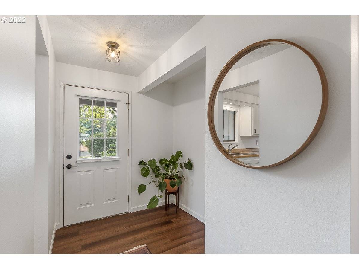 Mc Minnville, OR 97128,221 SW FILBERT ST
