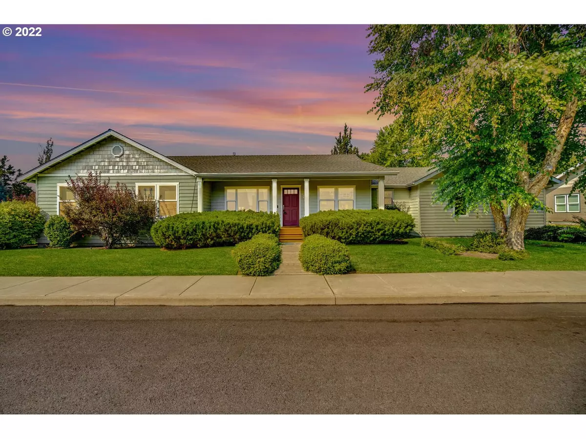 Bend, OR 97701,2906 NE LAUREL OAK DR