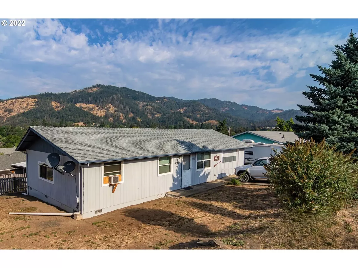 Myrtle Creek, OR 97457,186 NE SANDY TER