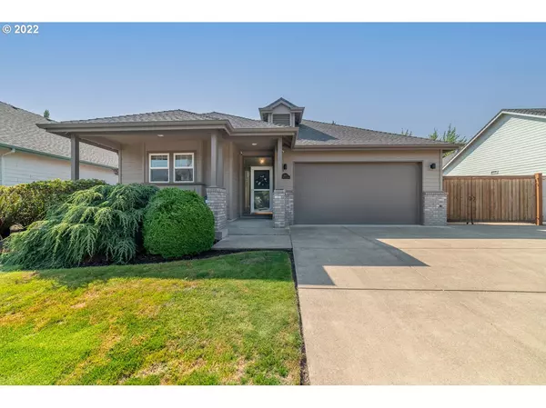 907 OLD ORCHARD LN, Springfield, OR 97477