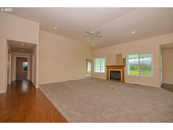 Sutherlin, OR 97479,536 ST ANDREWS CT