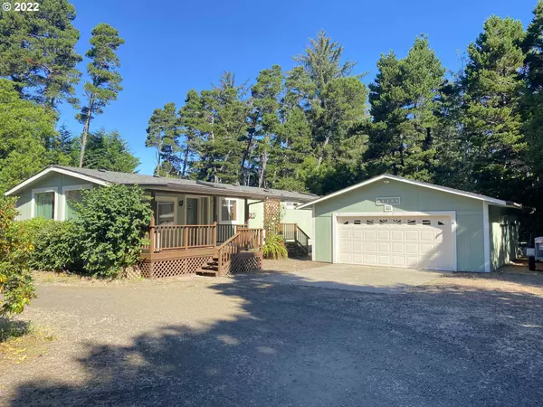 4858 Seapine DR, Florence, OR 97439