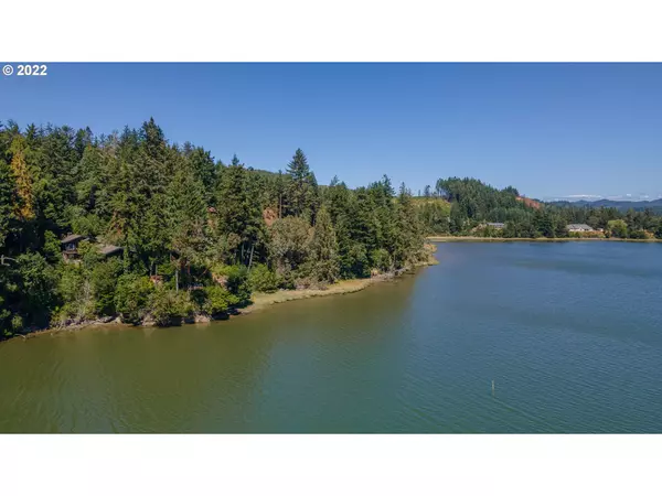 North Bend, OR 97459,93472 OSPREY LN