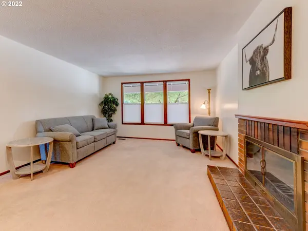 2145 CARMEL AVE, Eugene, OR 97401