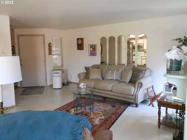 Milwaukie, OR 97267,7332 SE THIESSEN RD
