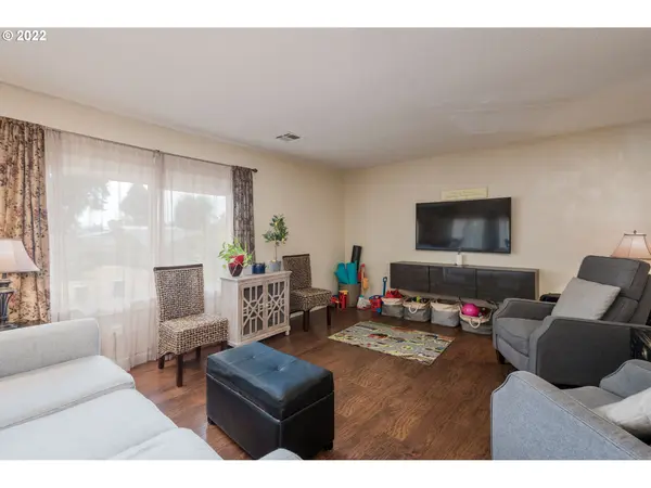 Eugene, OR 97404,319 MINT AVE