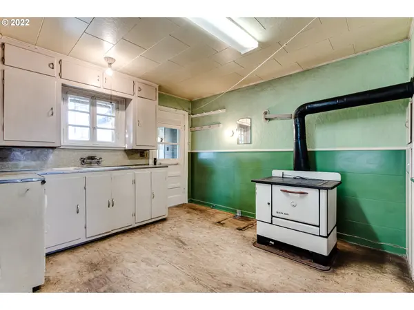 Eugene, OR 97402,1560 ROBERT ST