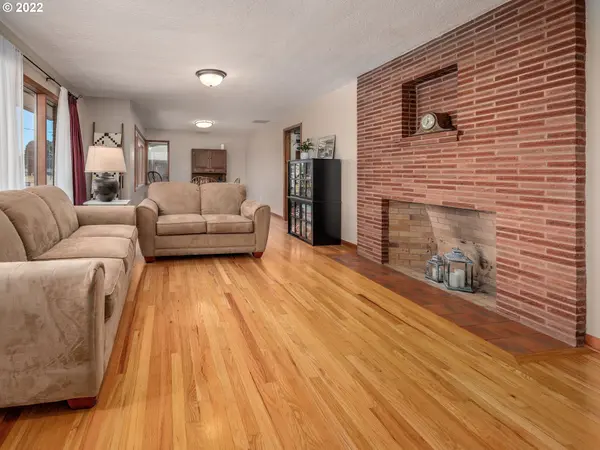 225 SHORE DR, St Helens, OR 97051