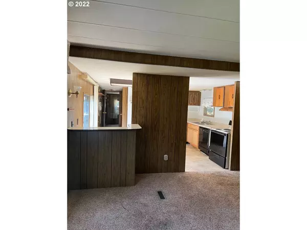 Creswell, OR 97426,82123 RIVER DR