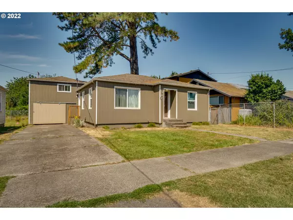 1307 S 3RD AVE, Kelso, WA 98626