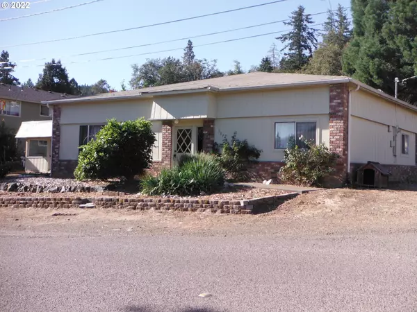 387 E FIFTH AVE, Sutherlin, OR 97479