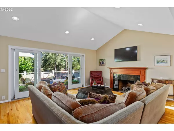 Lake Oswego, OR 97034,1571 HIGHLAND DR