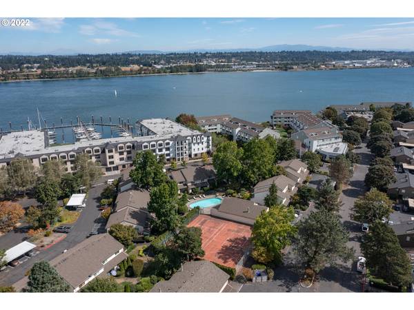 12052 N JANTZEN BEACH AVE, Portland, OR 97217