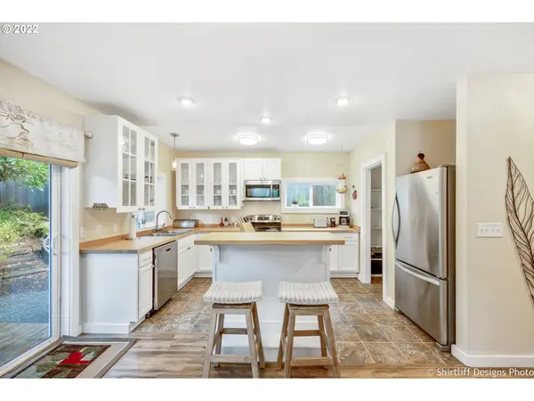 Eugene, OR 97405,870 W 20TH AVE