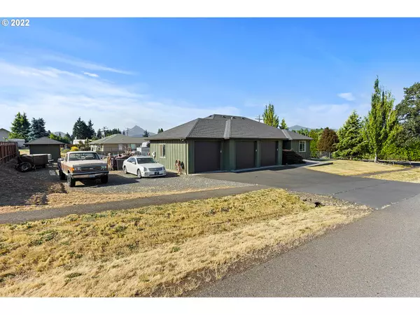 White Salmon, WA 98672,100 AMOUR CT