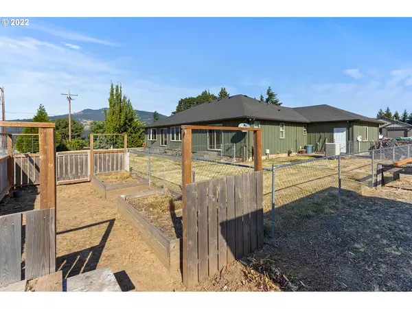 White Salmon, WA 98672,100 AMOUR CT