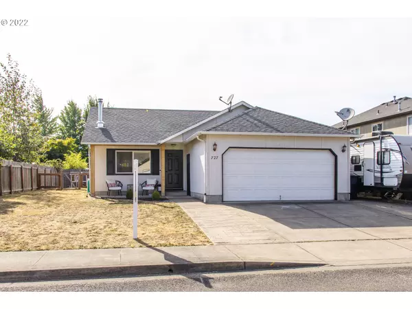 727 BLUE JAY LOOP, Creswell, OR 97426