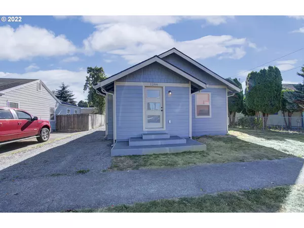 1206 S 5th AVE, Kelso, WA 98626