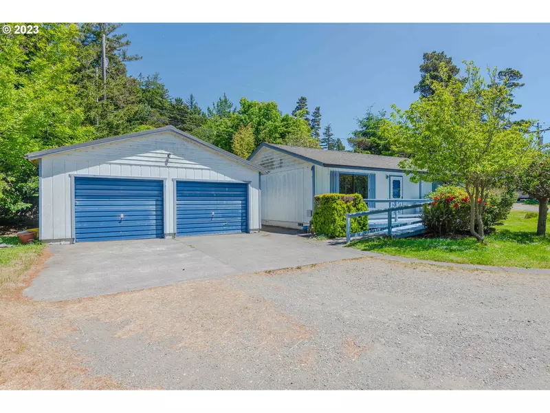 328 11TH ST, Port Orford, OR 97465