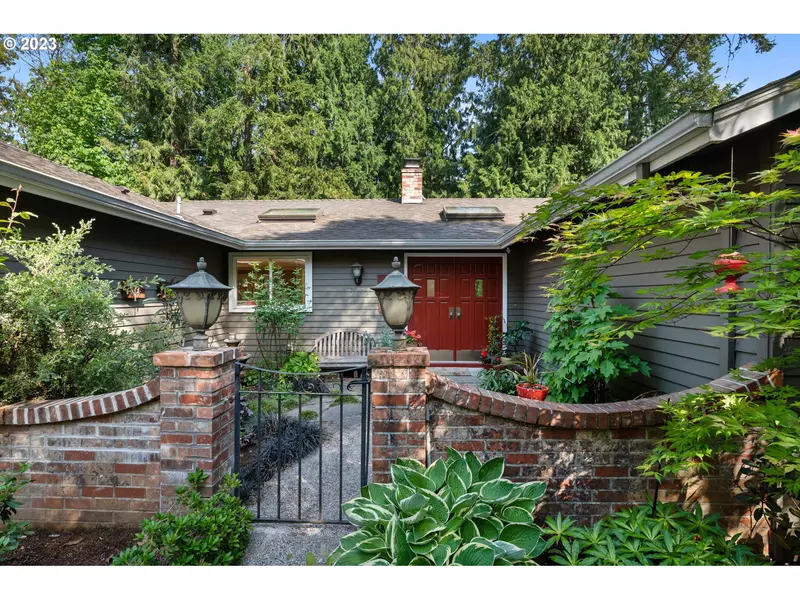 1260 ROCKINGHORSE LN, Lake Oswego, OR 97034