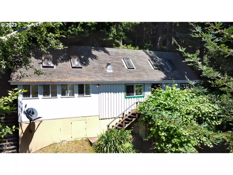 450 N TENMILE, Lakeside, OR 97449