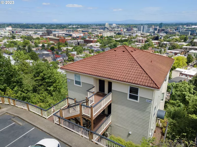 424 NW UPTOWN TER #4B, Portland, OR 97210