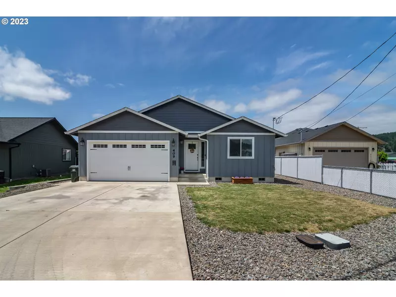 409 S STATE ST, Sutherlin, OR 97479