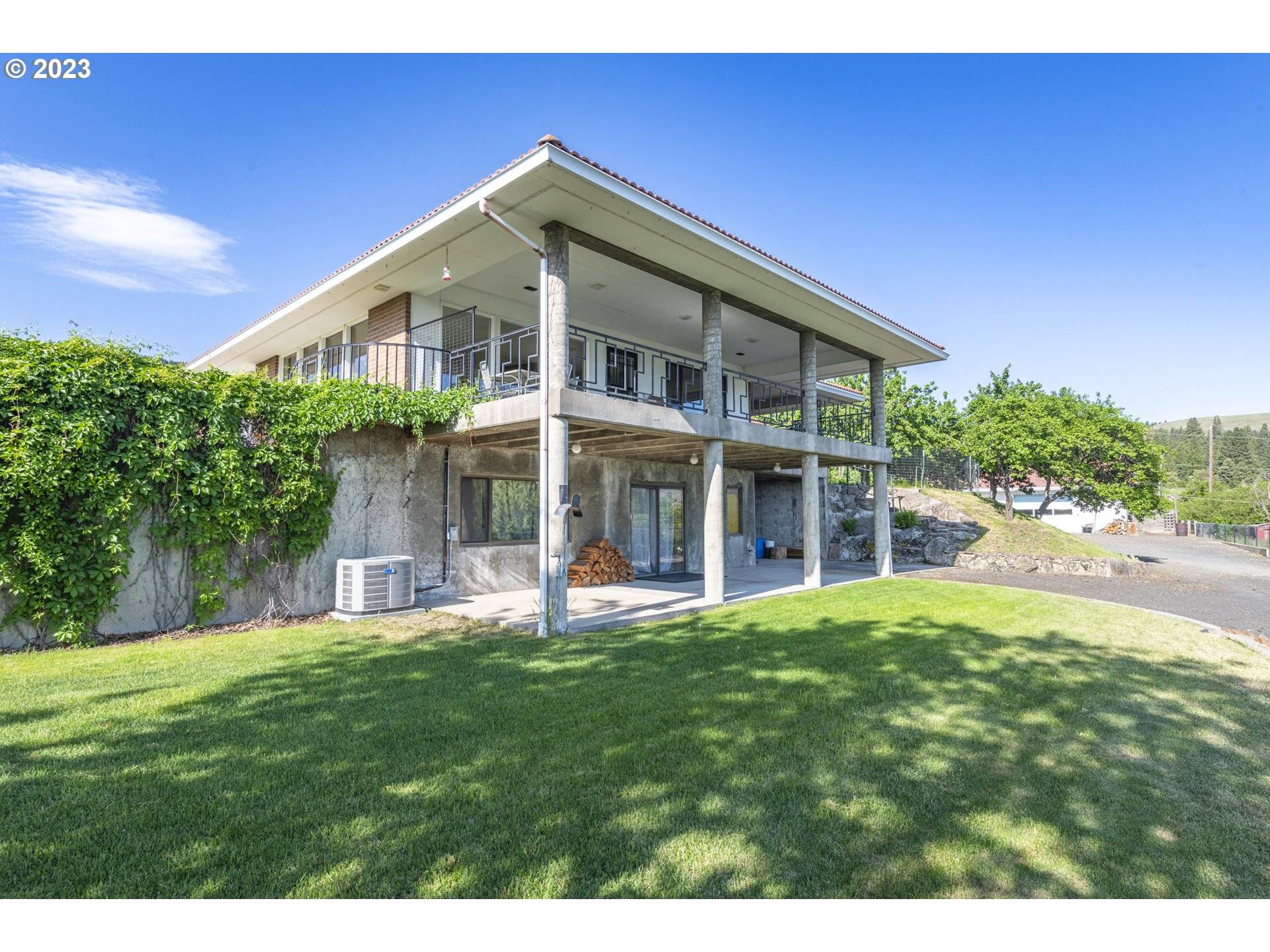 902 S 12TH ST, La Grande, OR 97850