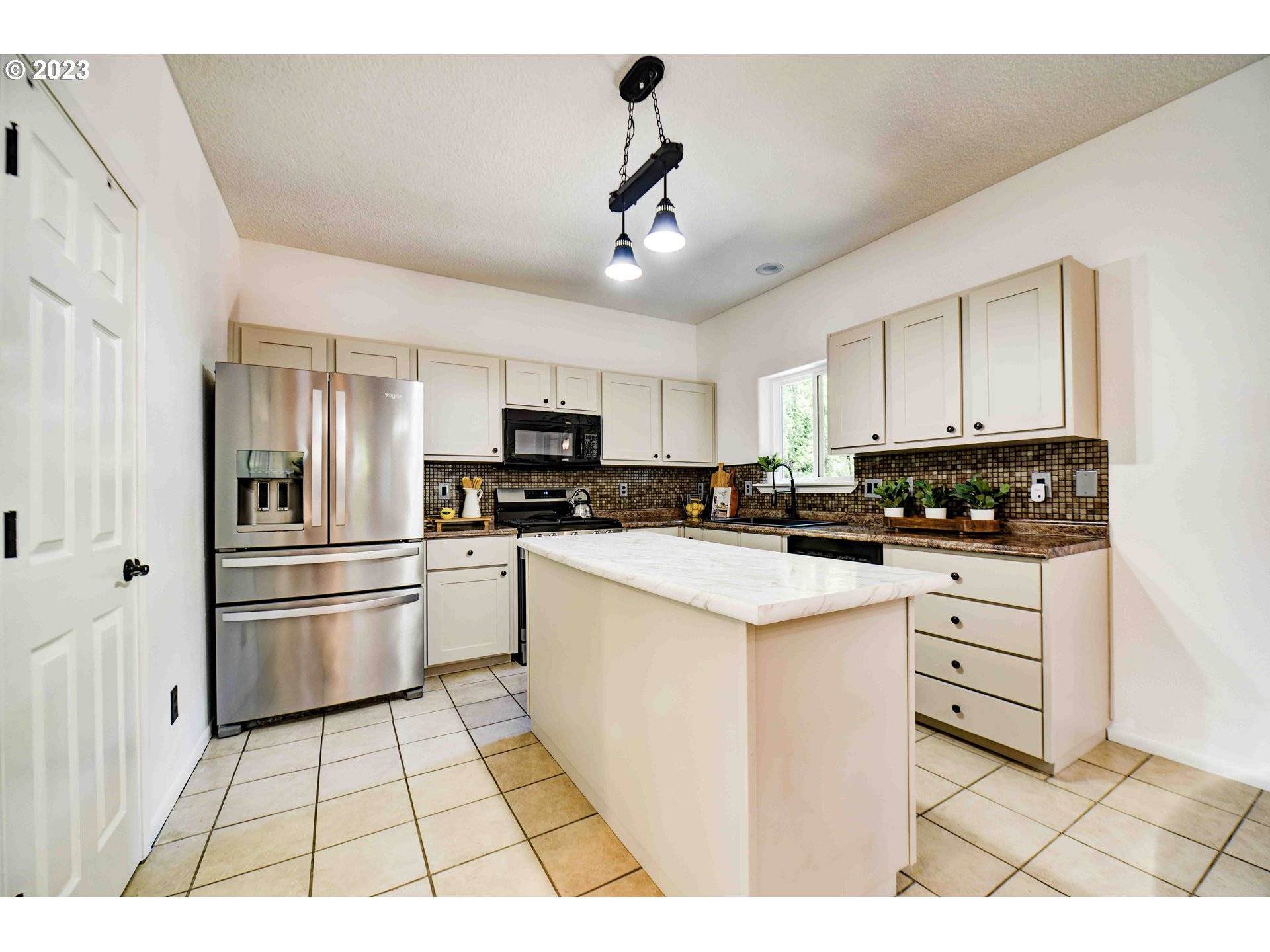 Hillsboro, OR 97123,3185 SE TUMBLESTONE DR