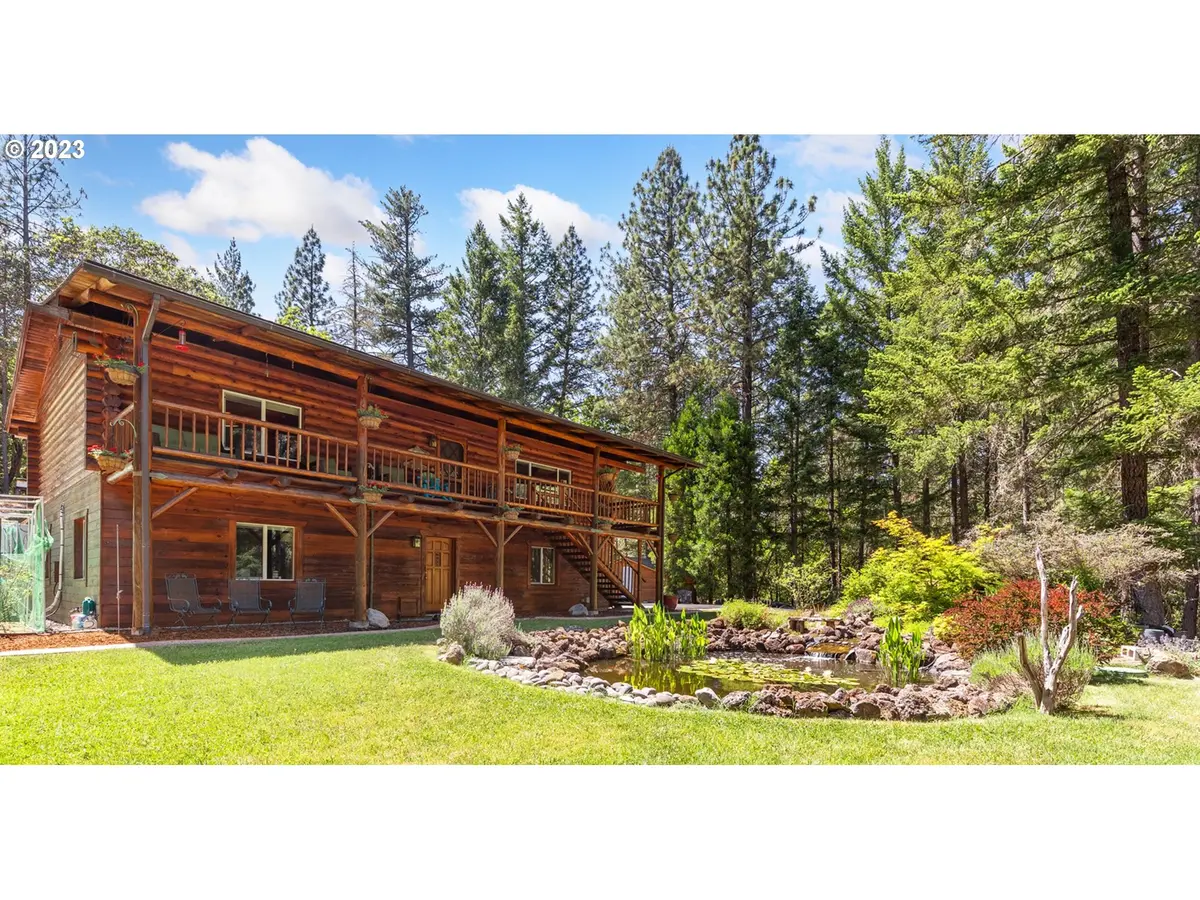 Grants Pass, OR 97526,3842 AZALEA DR