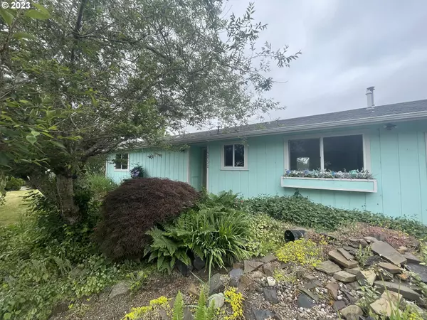 Astoria, OR 97103,92722 HOLLY LN