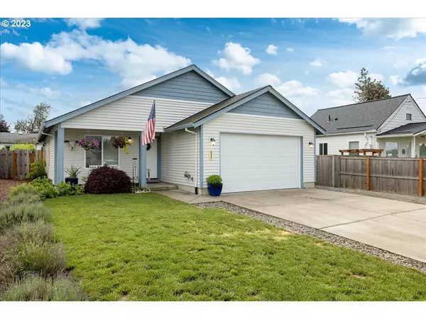 517 HART AVE, Molalla, OR 97038