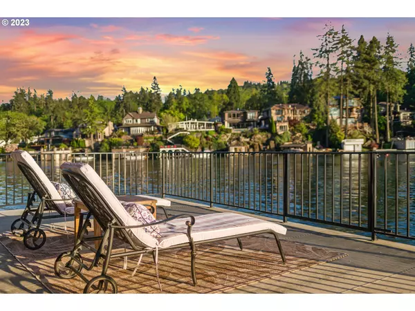 Lake Oswego, OR 97034,584 RIDGEWAY RD