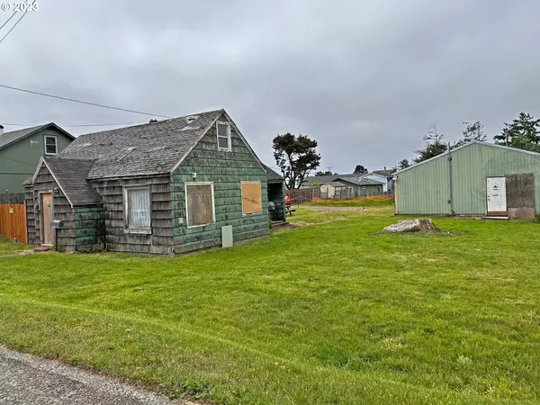 242 N WASSON ST, Coos Bay, OR 97420