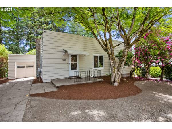 8137 SW 40TH AVE, Portland, OR 97219