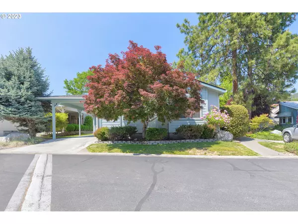 Grants Pass, OR 97526,142 NW WRIGHTWOOD CIR