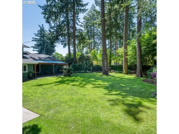 83 KINGSBURY AVE, Eugene, OR 97404