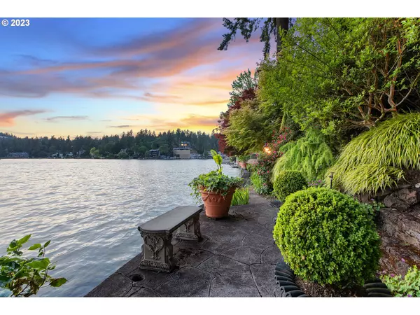 Lake Oswego, OR 97034,956 WESTPOINT RD