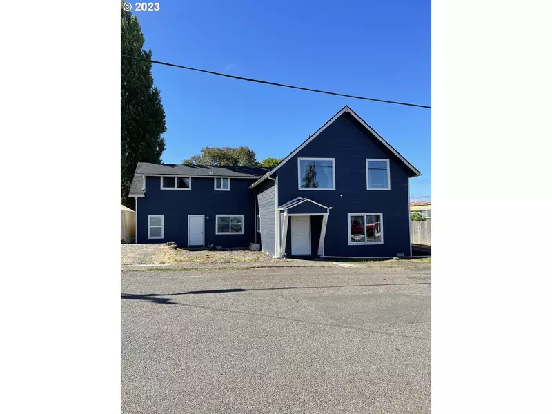 100 COMMERCIAL AVE, Gardiner, OR 97441