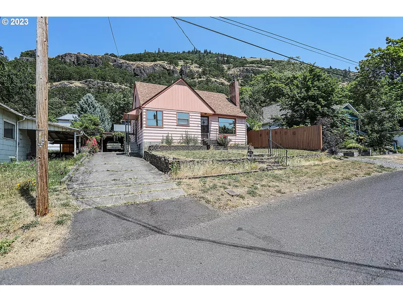 316 E FRANKLIN ST, Bingen, WA 98605