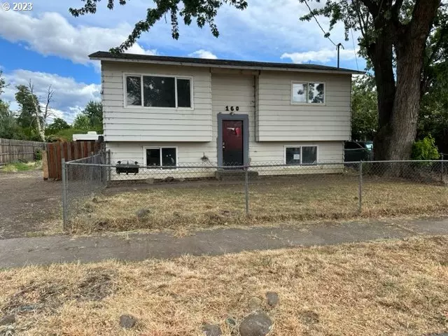 160 SE 5TH AVE, Milton Freewater, OR 97862