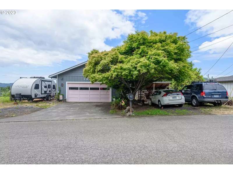 1385 N HENRY ST, Coquille, OR 97423